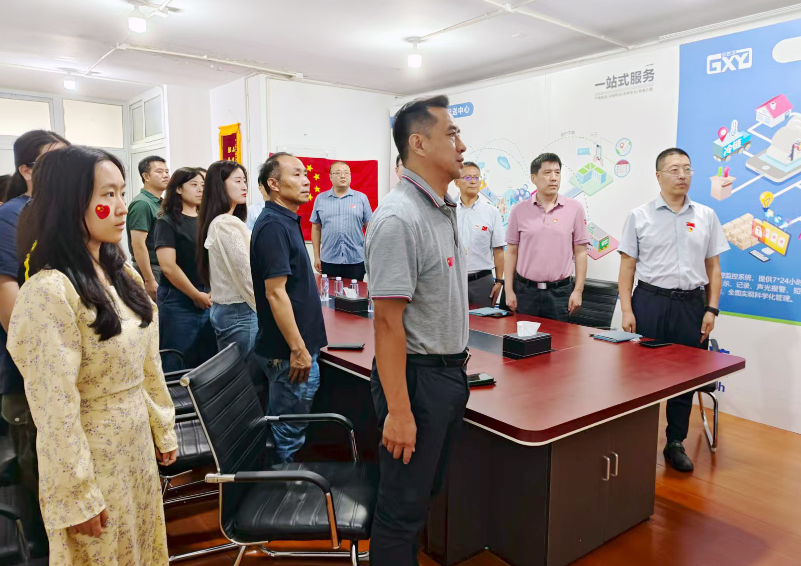 谷香源全体员工观看纪念抗战胜利80周年阅兵仪式，汲取奋进力量